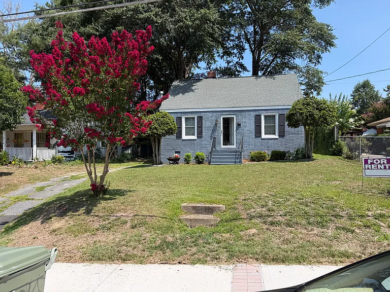 309 E Jones St — Photo 1