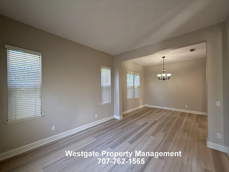 1708 Southridge Dr — Photo 10