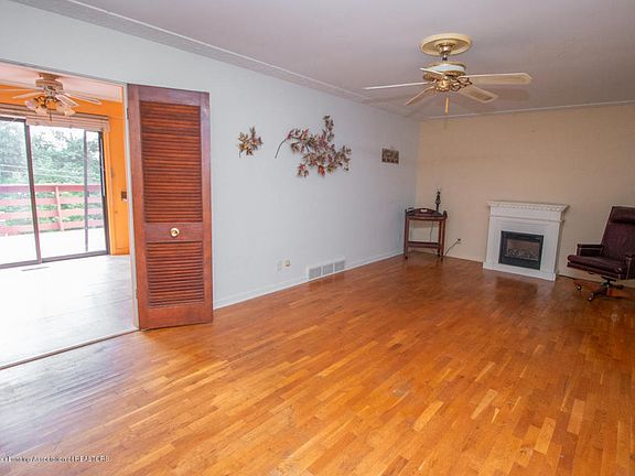 5th image of 1900 Willowbrook Dr