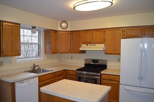 5th image of 748 White Oaks Ave