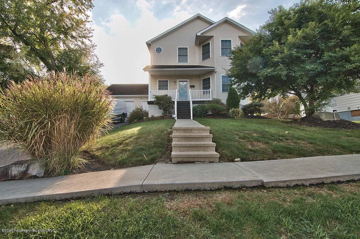 1328 N Webster Ave photo 1