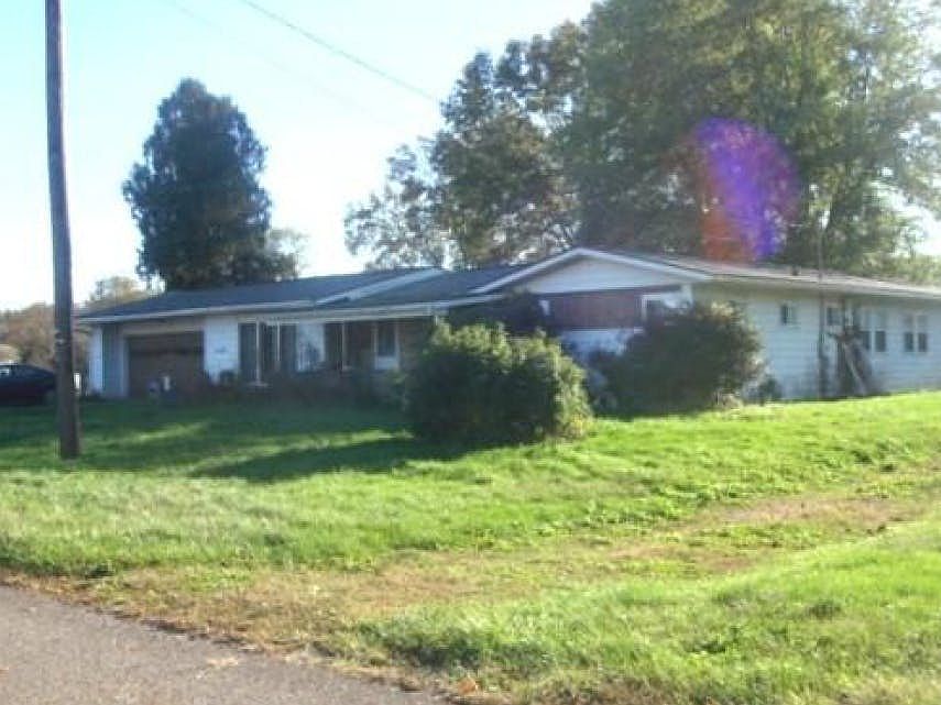 2nd image of 574 Lock Seventeen Rd SE