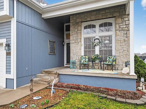 3rd image of 802 Redbud Dr
