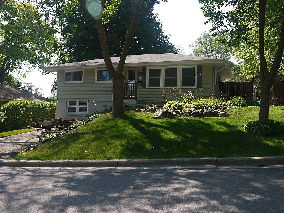 6711 Dellrose Ct.  Greendale