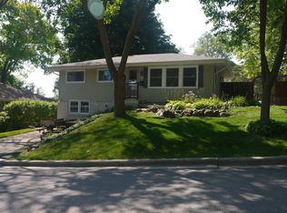 6711 Dellrose Ct, Greendale, WI 53129