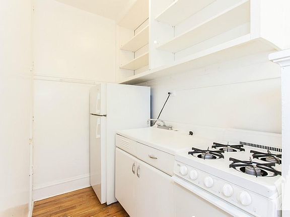 2nd image of 4620 N Paulina St