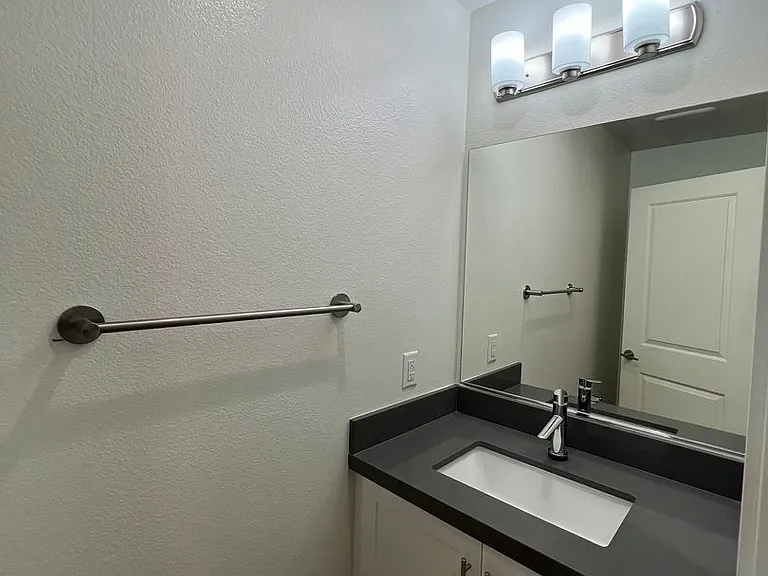 340 Rendar Ln — Photo 3