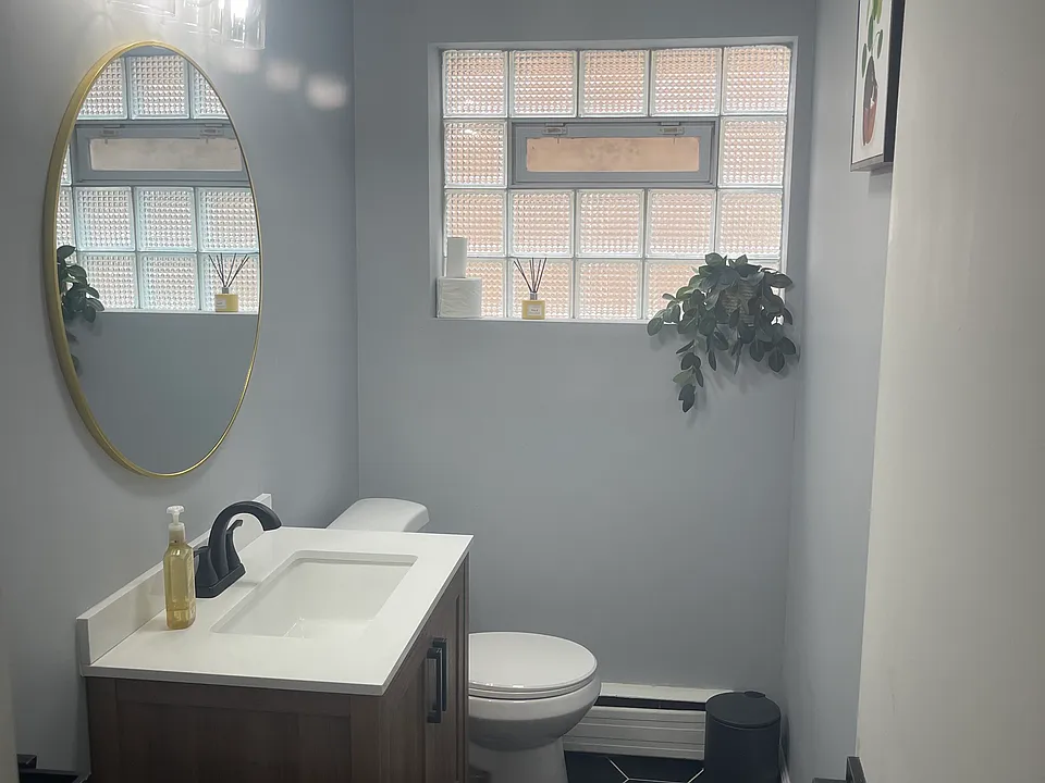1/2 bathroom