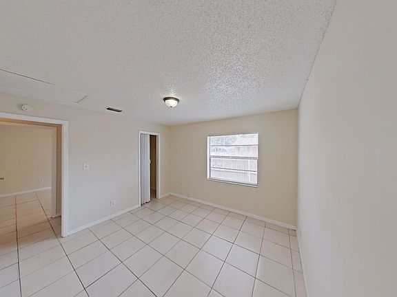 5th image of 923 E Poinsettia Ave #A