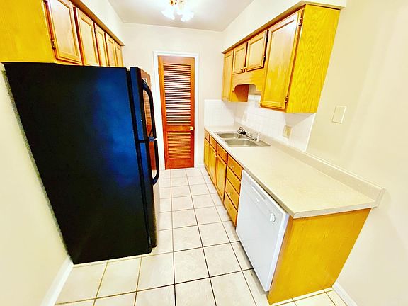 5th image of 2711 Mount Vernon Ave