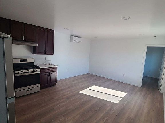 4th image of 817 E Sierra Madre Ave