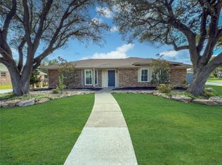 1912 E Branch Hollow Dr, Carrollton, TX 75007