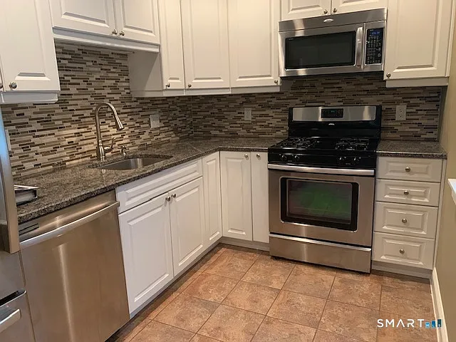 16 Greenbriar Dr #E — Photo 16