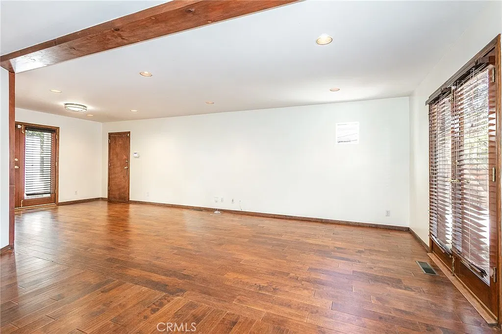 3 bed, 2.5 bath, 2454 sqft, $4,999 — Photo 4