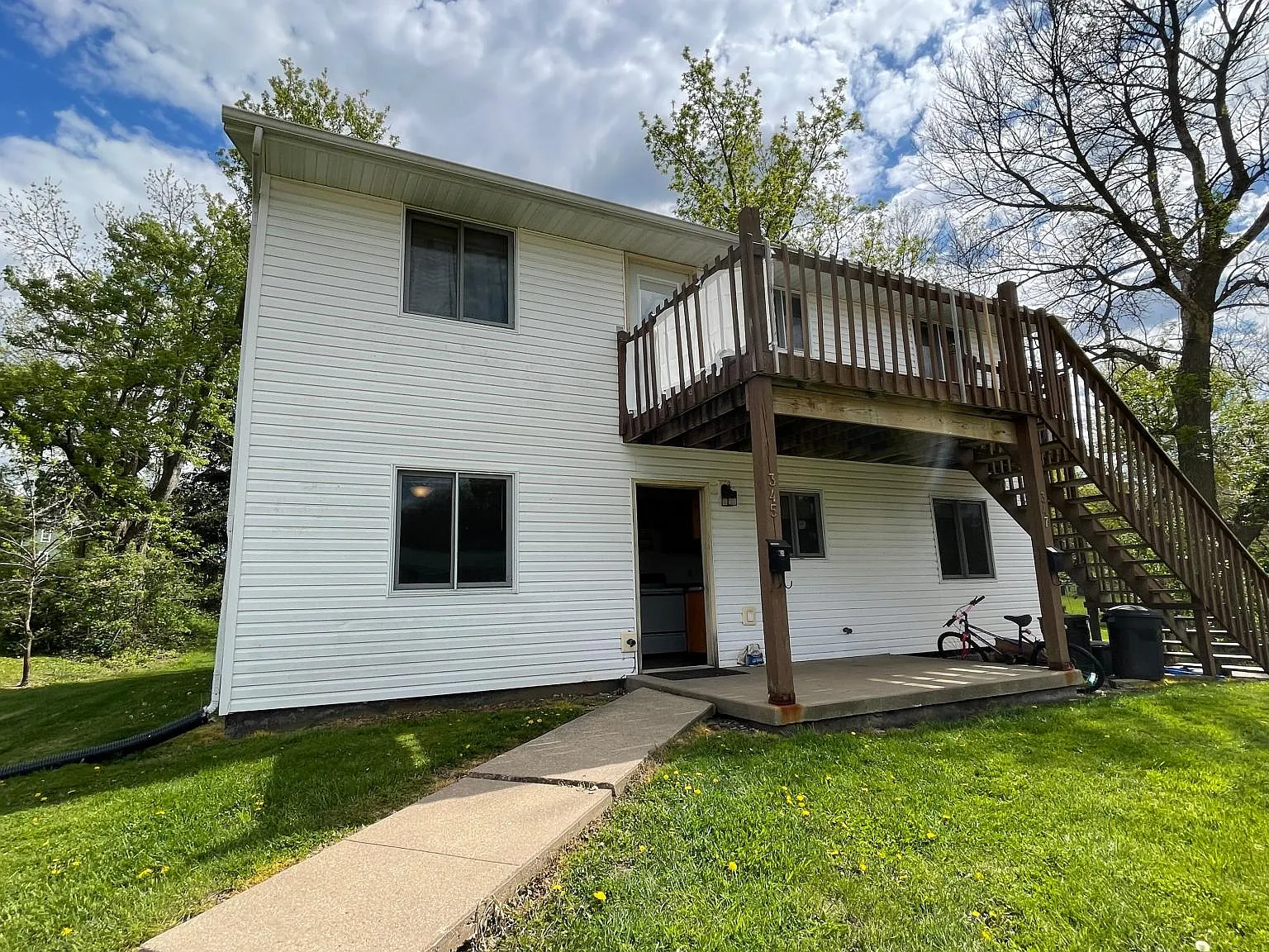 4 bed, 1150 sqft, $1,200 — Photo 2