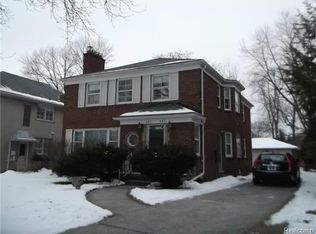 887 Harcourt Rd, Grosse Pointe Park, MI 48230