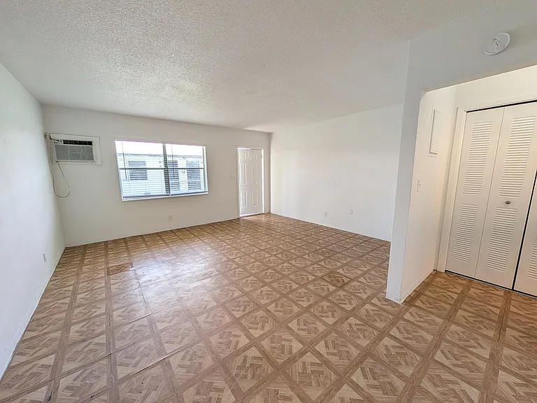 2111 Roosevelt St — Photo 12