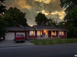 2009 E Cleveland St, West Frankfort, IL 62896