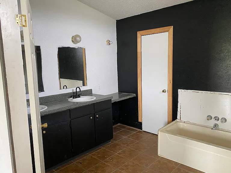 489 Old Oak Trl — Photo 3