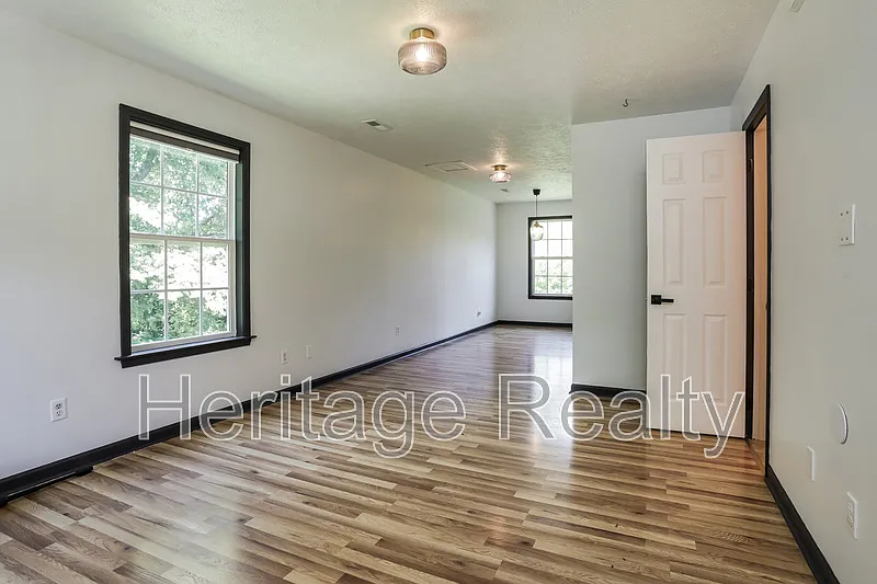 2 bed, 1.5 bath, 1024 sqft, $1,800 — Photo 2