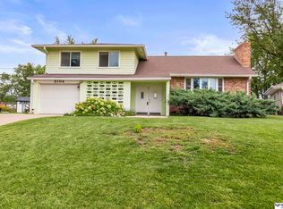 8164 Robin Hill Ave, Ralston, NE 68127