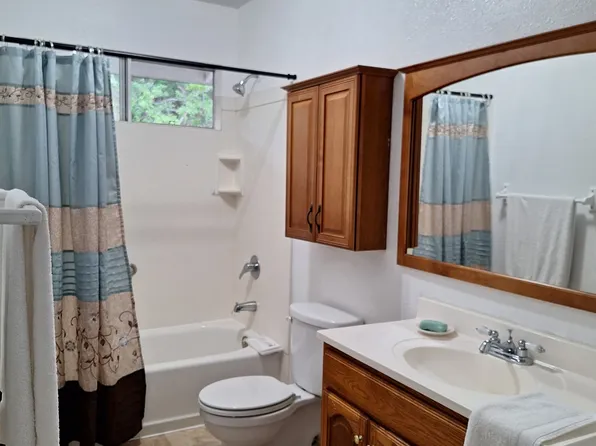 92-8462 Bamboo Ln #B, Captain Cook, HI 96704