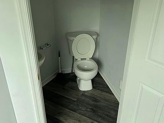Second level powder room 
