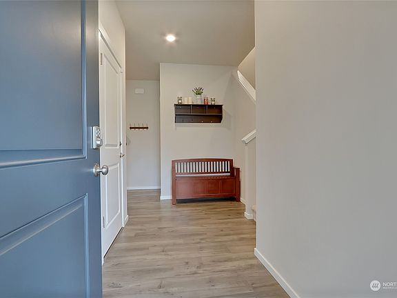 3rd image of 18412 111th Avenue E