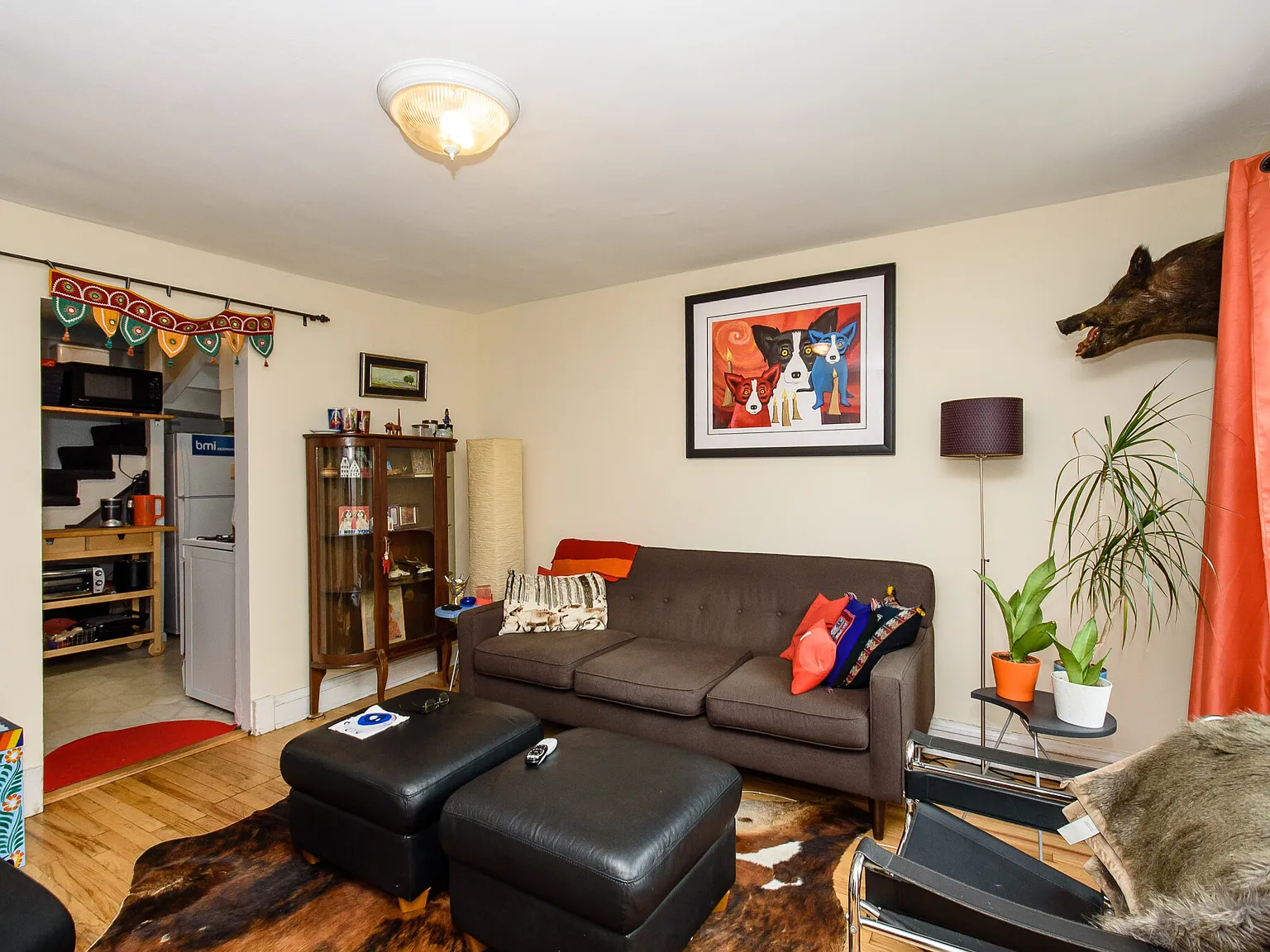 3 bed, 1.0 bath, 806 sqft, $2,000 — Photo 2