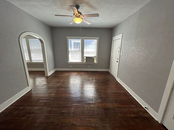 4th image of 1409 W Magnolia Ave