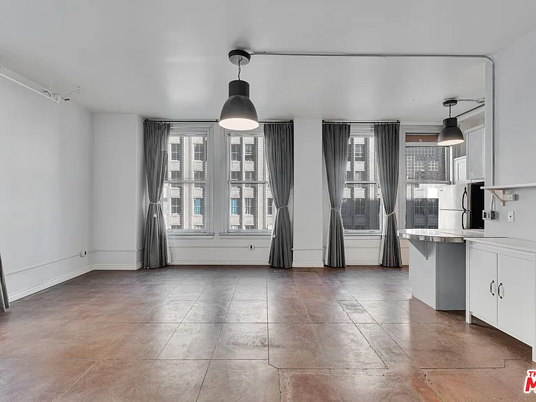 215 W 7th St #811 — Photo 19