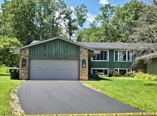 4439 Lynx Ct, Eagan, MN 55123