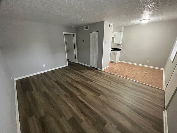 2nd image of 670 Knox Blvd Unit 25