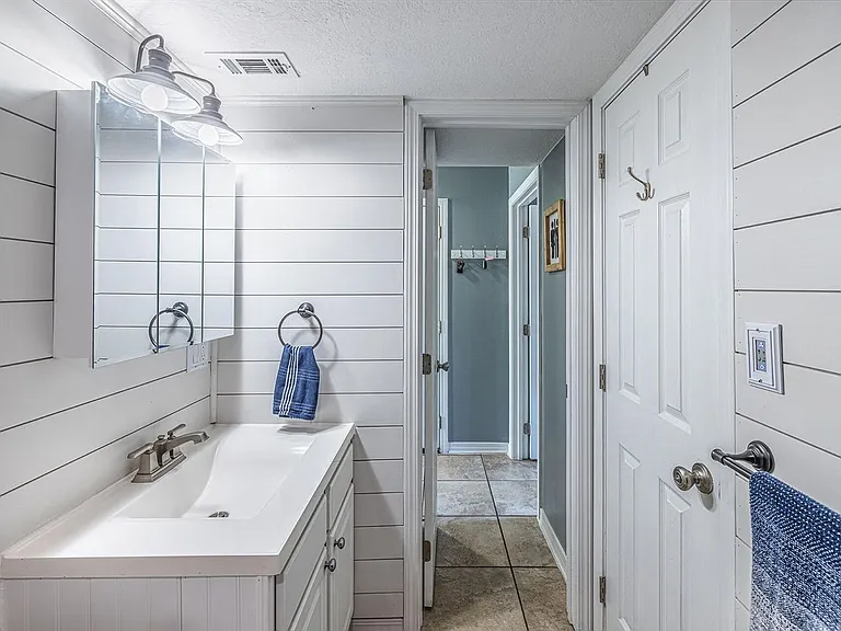 101 Old Ferry Rd #27B — Photo 15