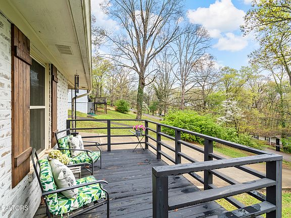 3rd image of 3540 Forest Heights Cir