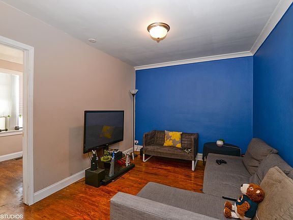 4th image of 3016 N Laramie Ave