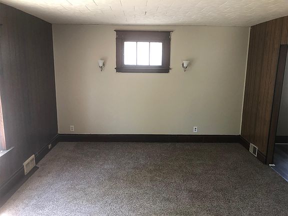 3rd image of 196 Sprenger Ave