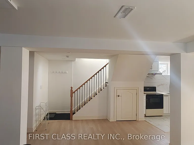 1 Ottawa Ct — Photo 4