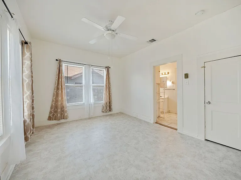 906 S Gevers St — Photo 15