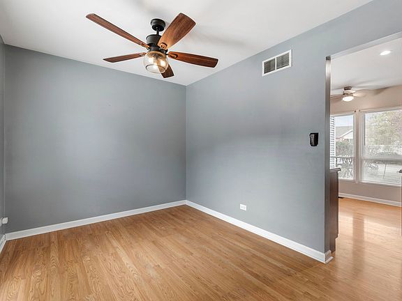 4th image of 1961 Holbrook Ln