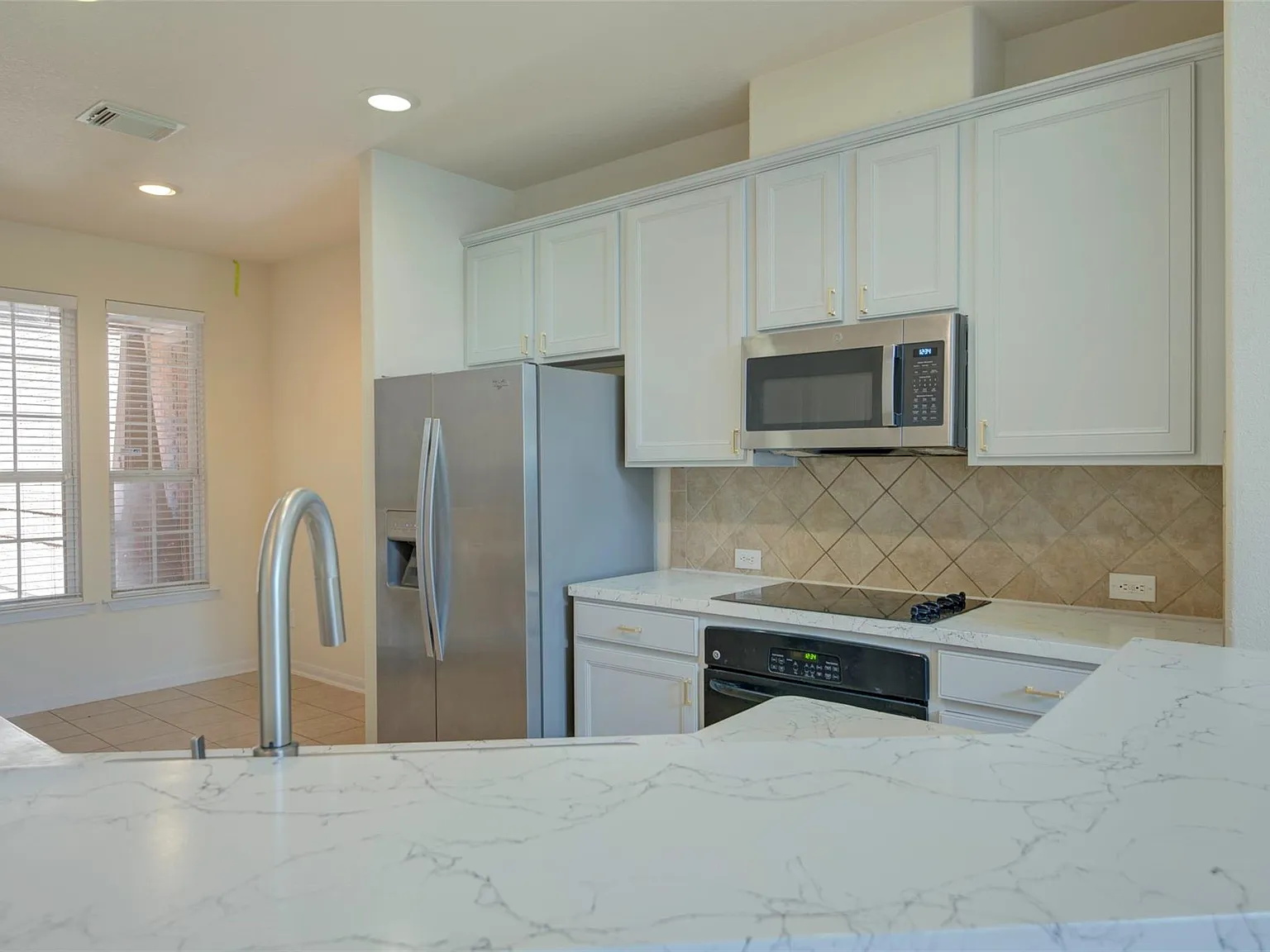4 bed, 3.5 bath, 2235 sqft, $2,600 — Photo 3