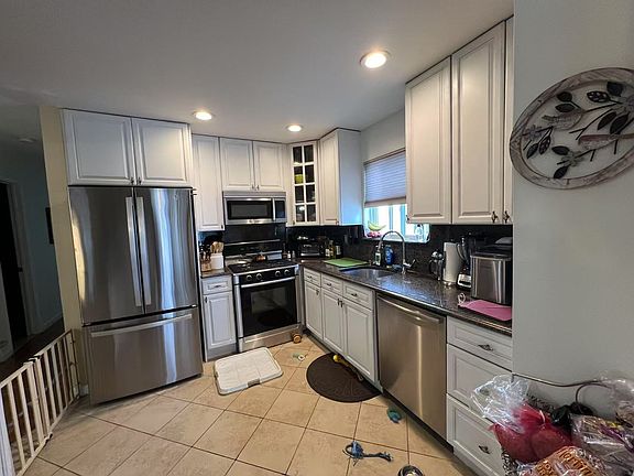 5th image of 764 Rossville Ave Floor 1