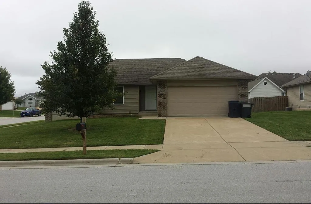 1002 Care Ave — Photo 2