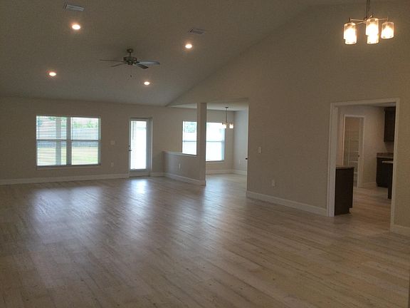 4th image of 127 SW Klee Cir