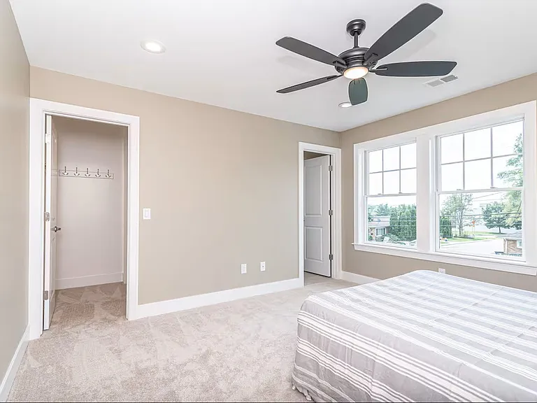 804 Henry St — Photo 34