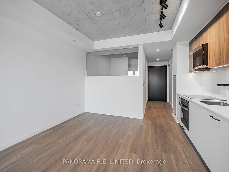 689 The Queensway #415 — Photo 11