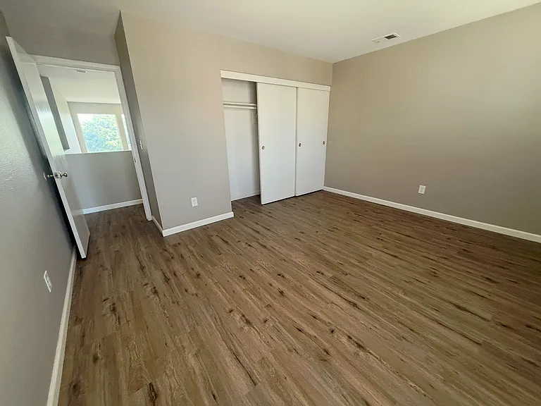 388 Burlington Dr — Photo 8