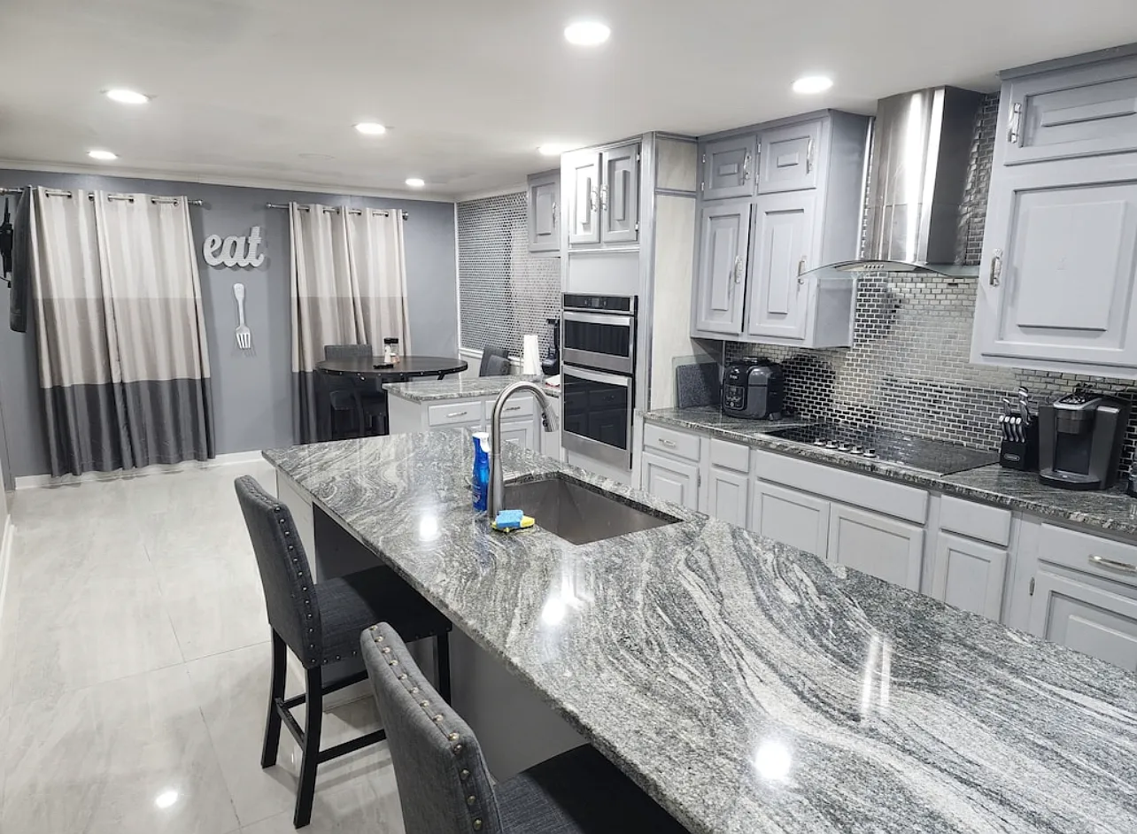 5 bed, 2277 sqft, $850 — Photo 3