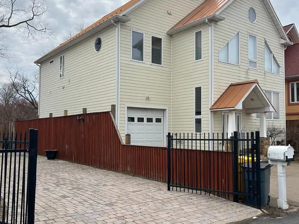 2113 Lake Dr, Pasadena, MD 21122