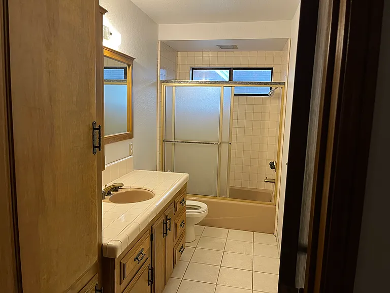 18040 Lakeview Dr — Photo 6
